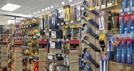 同學經營五金店好幾年了,一年的凈收入40萬左右,現在房車都買了